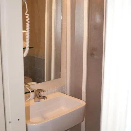 Aurora Hotel 2*
