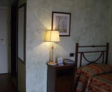Aurora Hotel 2*